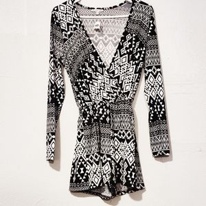 NWT Women's XS Romper Black White Pattern Summer
